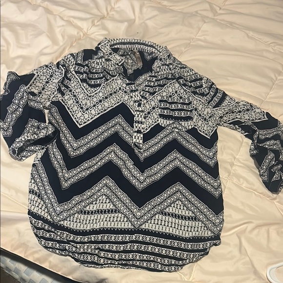 Entro Black and White Graphic 3/4 Sleeve Blouse - Picture 1 of 6